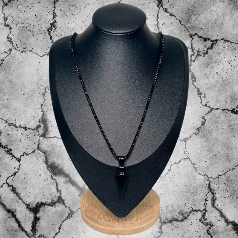 ✧ Men’s Black Stainless Steel Arrowhead Necklace